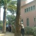 Devant le musée Gaudi